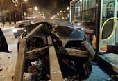 Водитель иномарки насадил машину на заграждение и сбежал